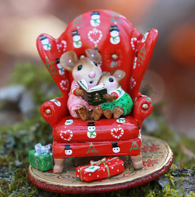 Wee Forest Folk M-512a "Sharing Christmas Stories" Limited