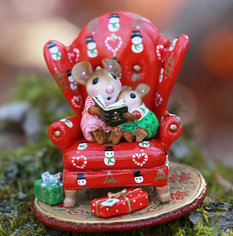 Wee Forest Folk M-512a "Sharing Christmas Stories" Limited